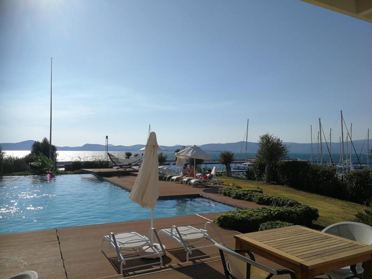 Egesu Marina Guest House Gulluk Exteriör bild